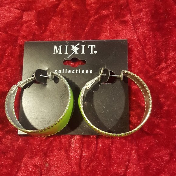 I have over 200 brand new earings - Picture 14 of 16